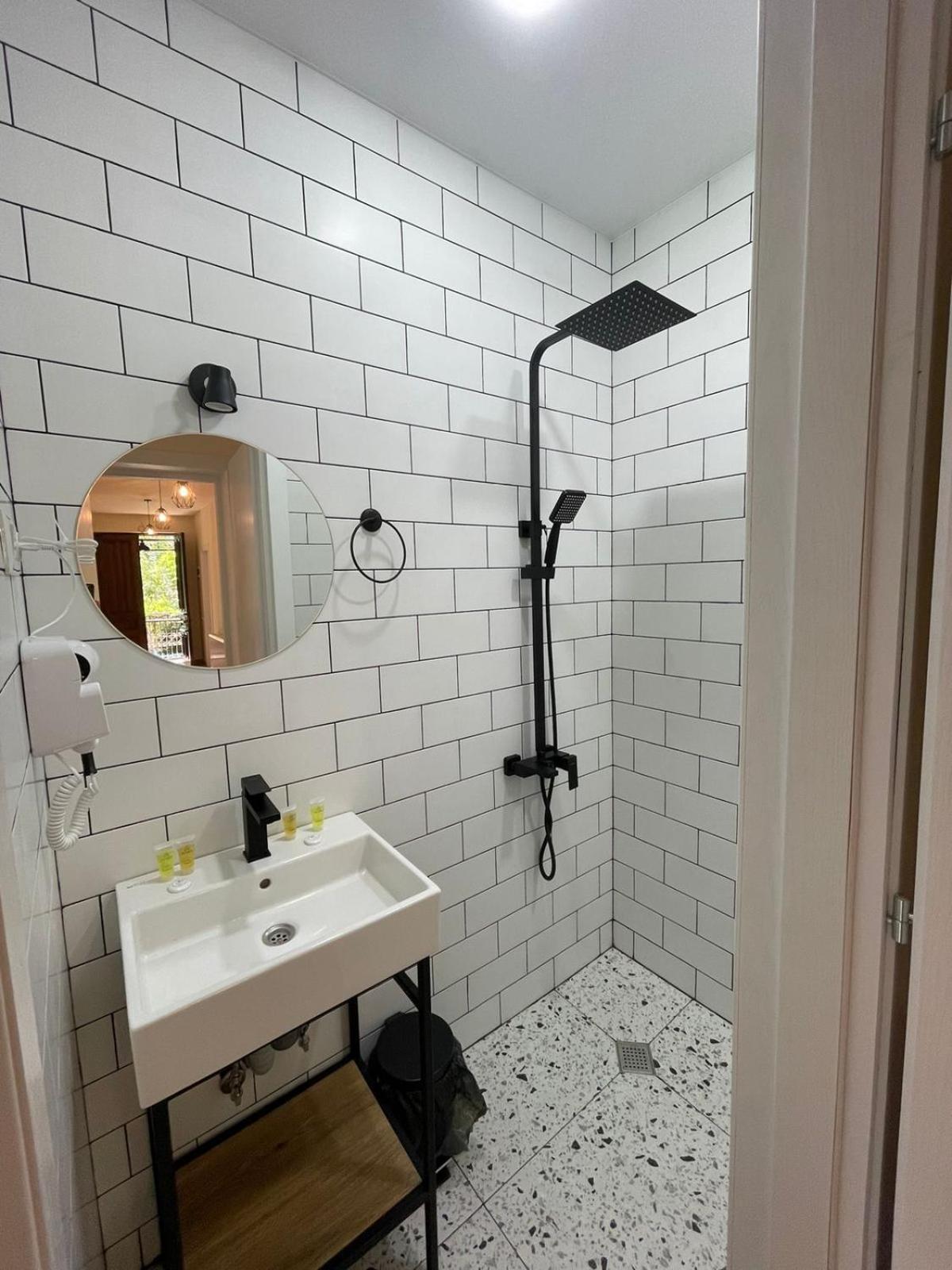 Dro Hotel Кутаиси Экстерьер фото