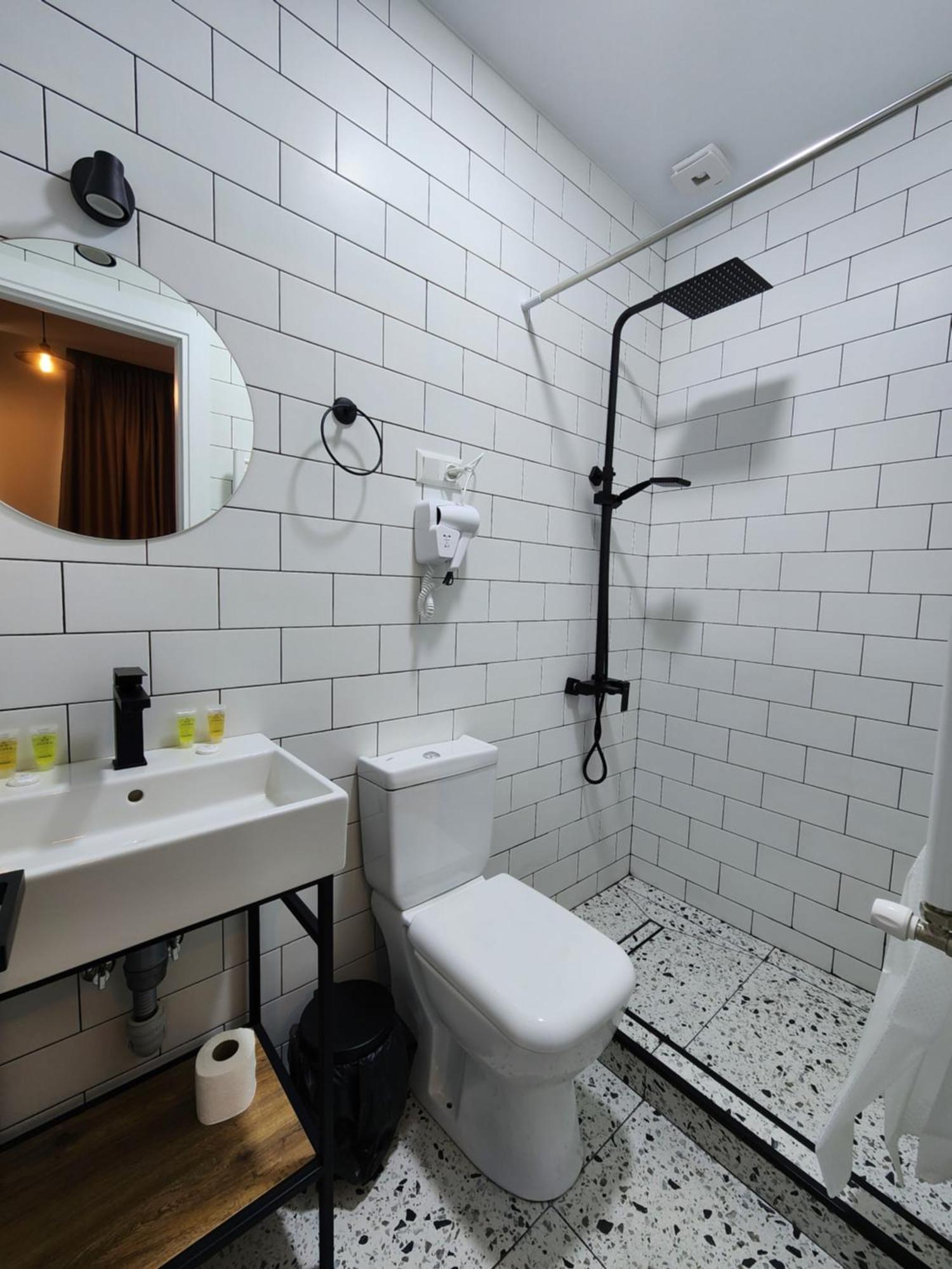 Dro Hotel Кутаиси Экстерьер фото